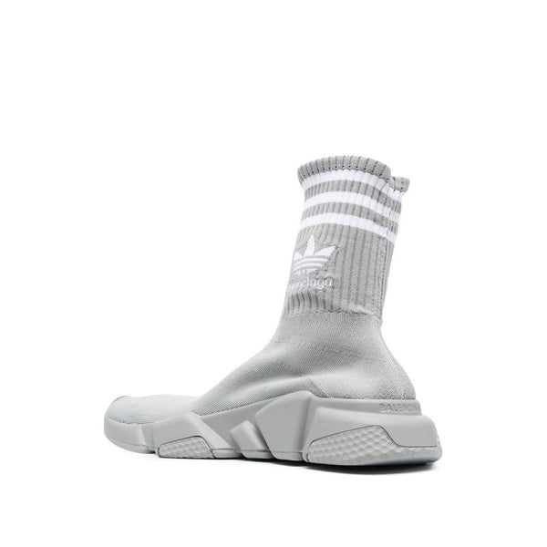 Graue Nylon-Sportschuhe