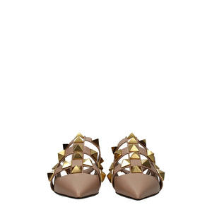 Flache Sandalen aus rosa Leder