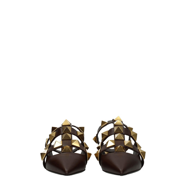 Flache Sandalen aus braunem Leder