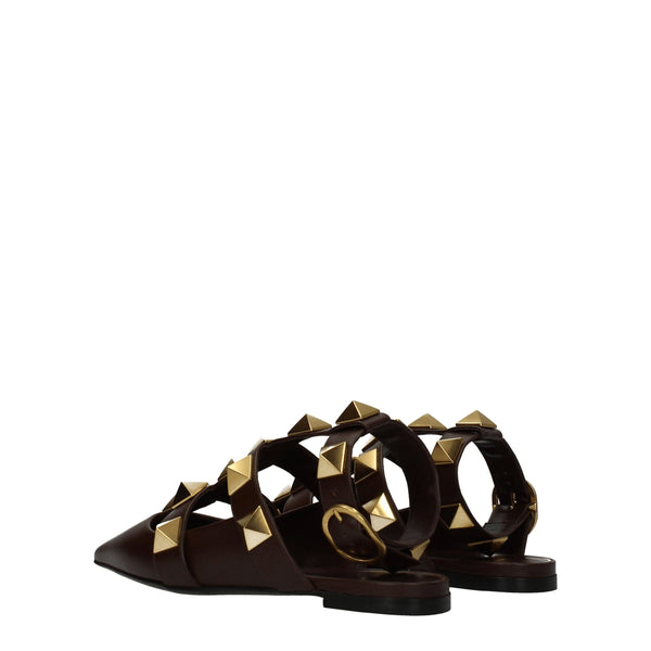Flache Sandalen aus braunem Leder