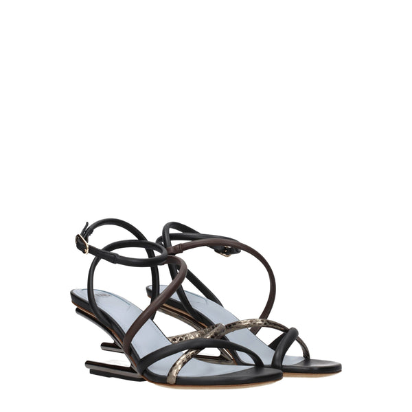 Flache Sandalen aus Leder in verschiedenen Farben