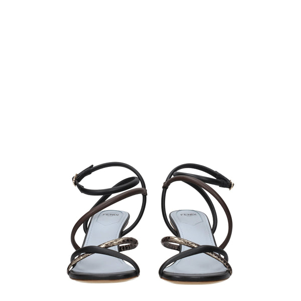 Flache Sandalen aus Leder in verschiedenen Farben