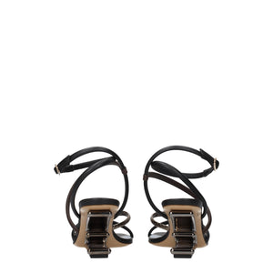 Flache Sandalen aus Leder in verschiedenen Farben