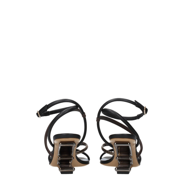 Flache Sandalen aus Leder in verschiedenen Farben