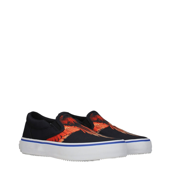 Slipper aus schwarzem Stoff