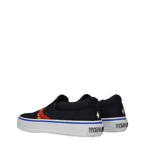 Slipper aus schwarzem Stoff
