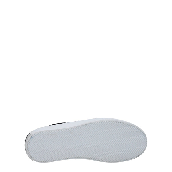 Slipper aus schwarzem Stoff
