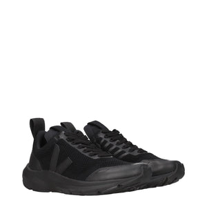 Schwarzer Stoff Sportliche Turnschuhe