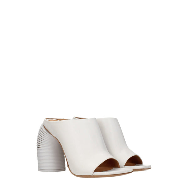 Weiße Leder-Plateausandalen