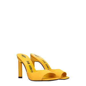 Sandaletten mit Stiletto-Absatz aus Satin in Orange