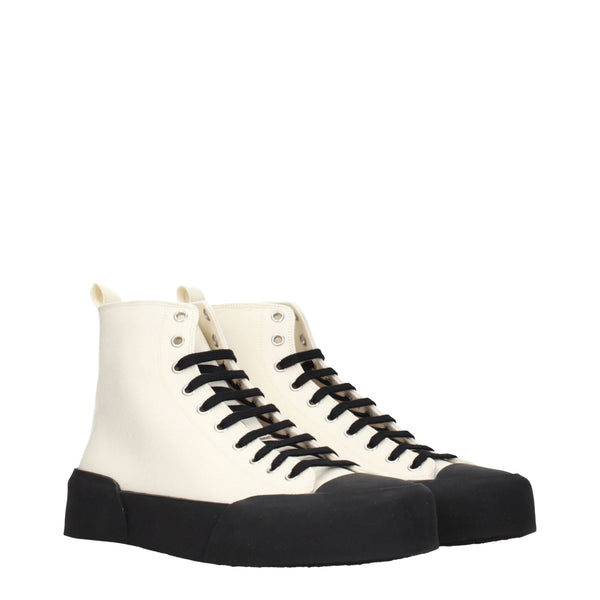 Beigefarbene High-Top-Sneaker aus Stoff