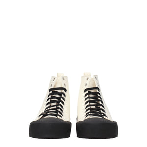 Beigefarbene High-Top-Sneaker aus Stoff