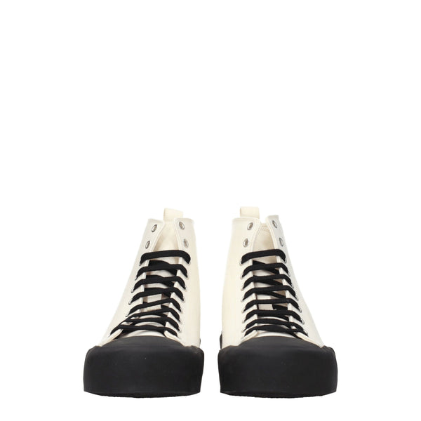Beigefarbene High-Top-Sneaker aus Stoff