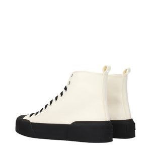 Beigefarbene High-Top-Sneaker aus Stoff