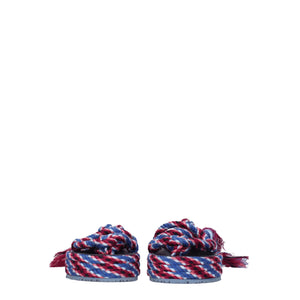 Flache Sandalen aus blauem Stoff