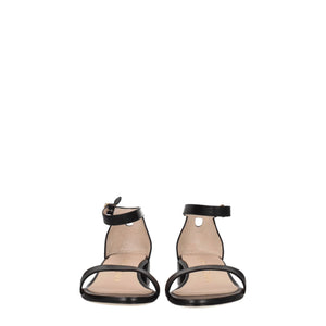 Flache Sandalen aus schwarzem Leder