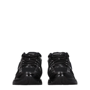 Schwarzer Stoff Sportliche Turnschuhe