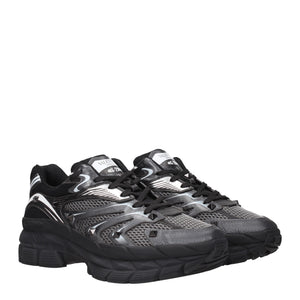 Schwarzer Stoff Sportliche Turnschuhe