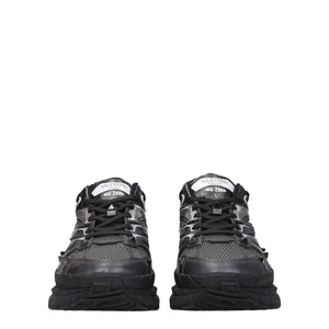 Schwarzer Stoff Sportliche Turnschuhe