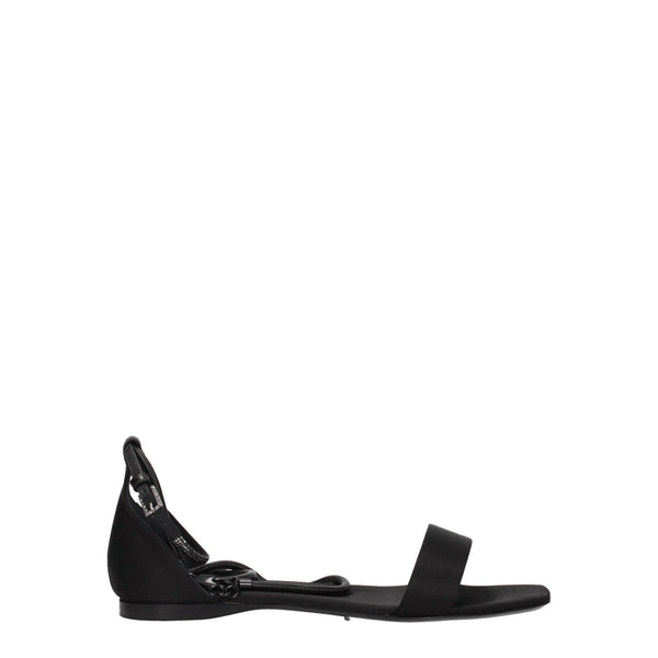 Flache Sandalen aus schwarzem Satin