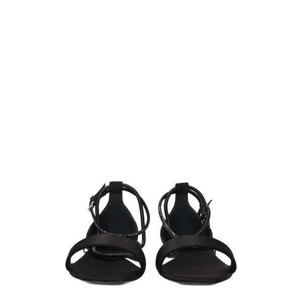Flache Sandalen aus schwarzem Satin