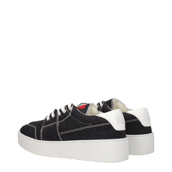 Schwarze Stoff-Sneaker mit niedrigem Schaft