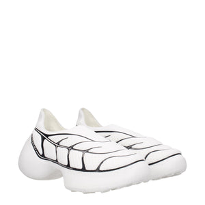 Weiße Stoff-Sneaker mit niedrigem Schaft