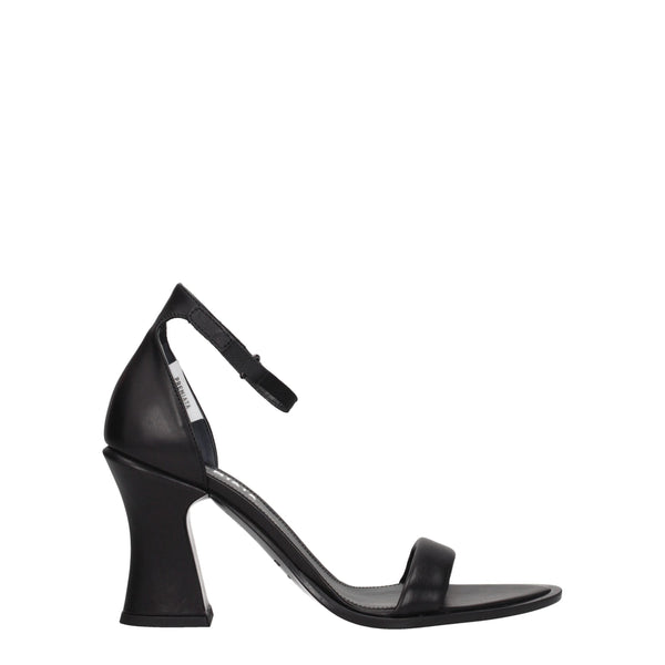 Schwarze Ledersandalen
