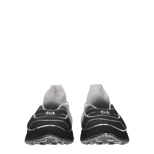 Schwarzer Stoff Sportliche Turnschuhe