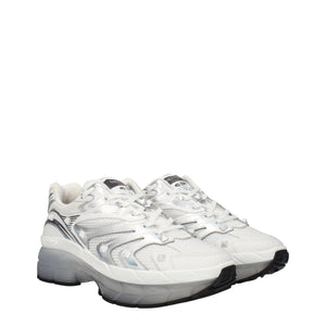 Weißer Stoff Sportliche Turnschuhe