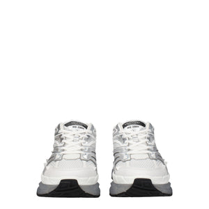 Weißer Stoff Sportliche Turnschuhe