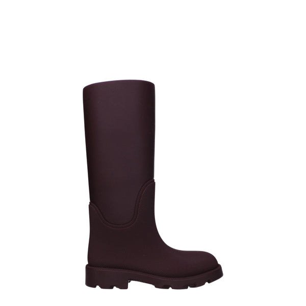 Rote Regenstiefel aus Baumwolle