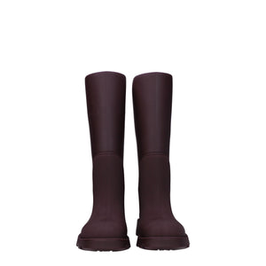 Rote Regenstiefel aus Baumwolle