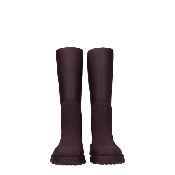 Rote Regenstiefel aus Baumwolle