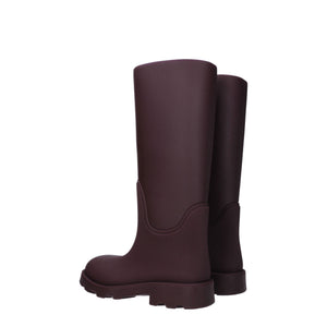 Rote Regenstiefel aus Baumwolle
