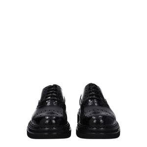 Schwarze Leder Oxfords und Derbies
