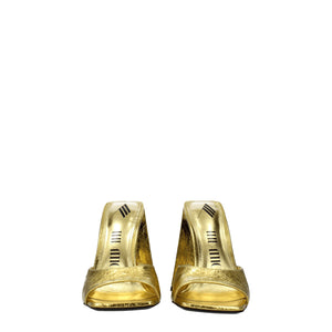 Goldene Ledersandalen mit Plateauabsatz