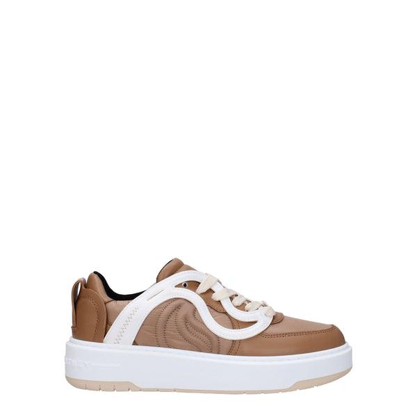 Braune klobige Turnschuhe aus Stoff