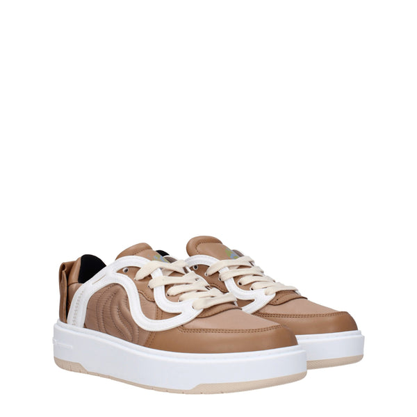 Braune klobige Turnschuhe aus Stoff