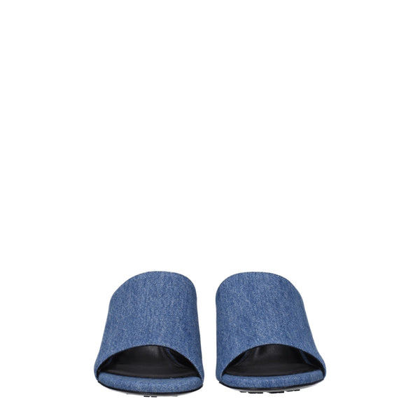 Blaue Stoff-Plateausandalen