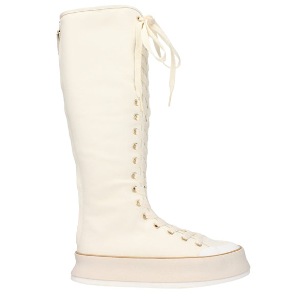 Beigefarbene Schnürstiefel aus Stoff