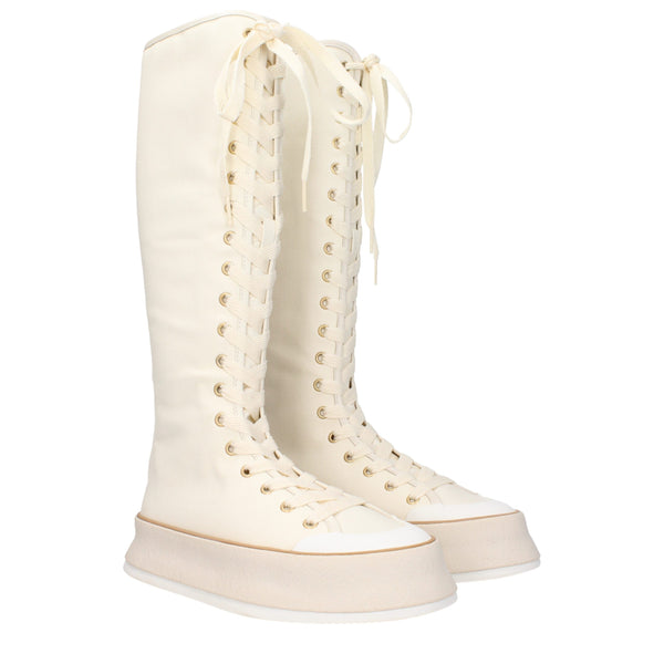 Beigefarbene Schnürstiefel aus Stoff