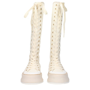 Beigefarbene Schnürstiefel aus Stoff