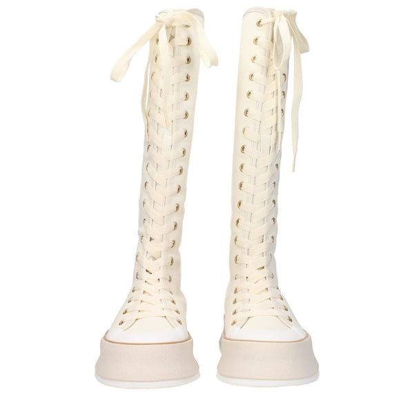 Beigefarbene Schnürstiefel aus Stoff