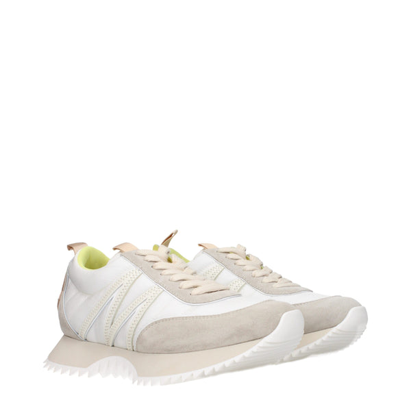Beigefarbene Stoff-Sneaker mit niedrigem Schnitt
