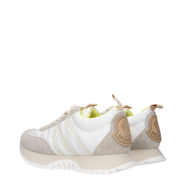 Beigefarbene Stoff-Sneaker mit niedrigem Schnitt