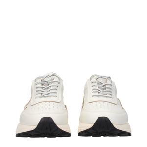 Weiße Sneaker aus Leder