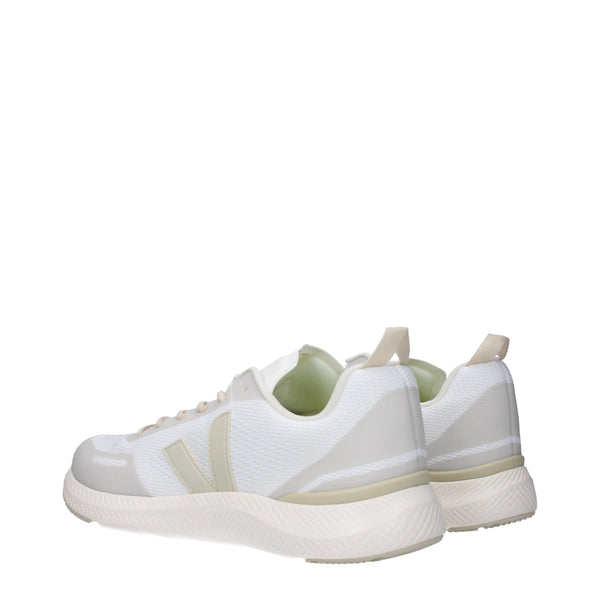 Weißer Stoff Sportliche Turnschuhe