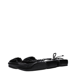 Schwarze Leder-Ballett-Flats