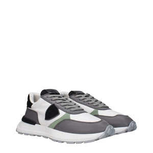 Weißer Stoff Sportliche Turnschuhe